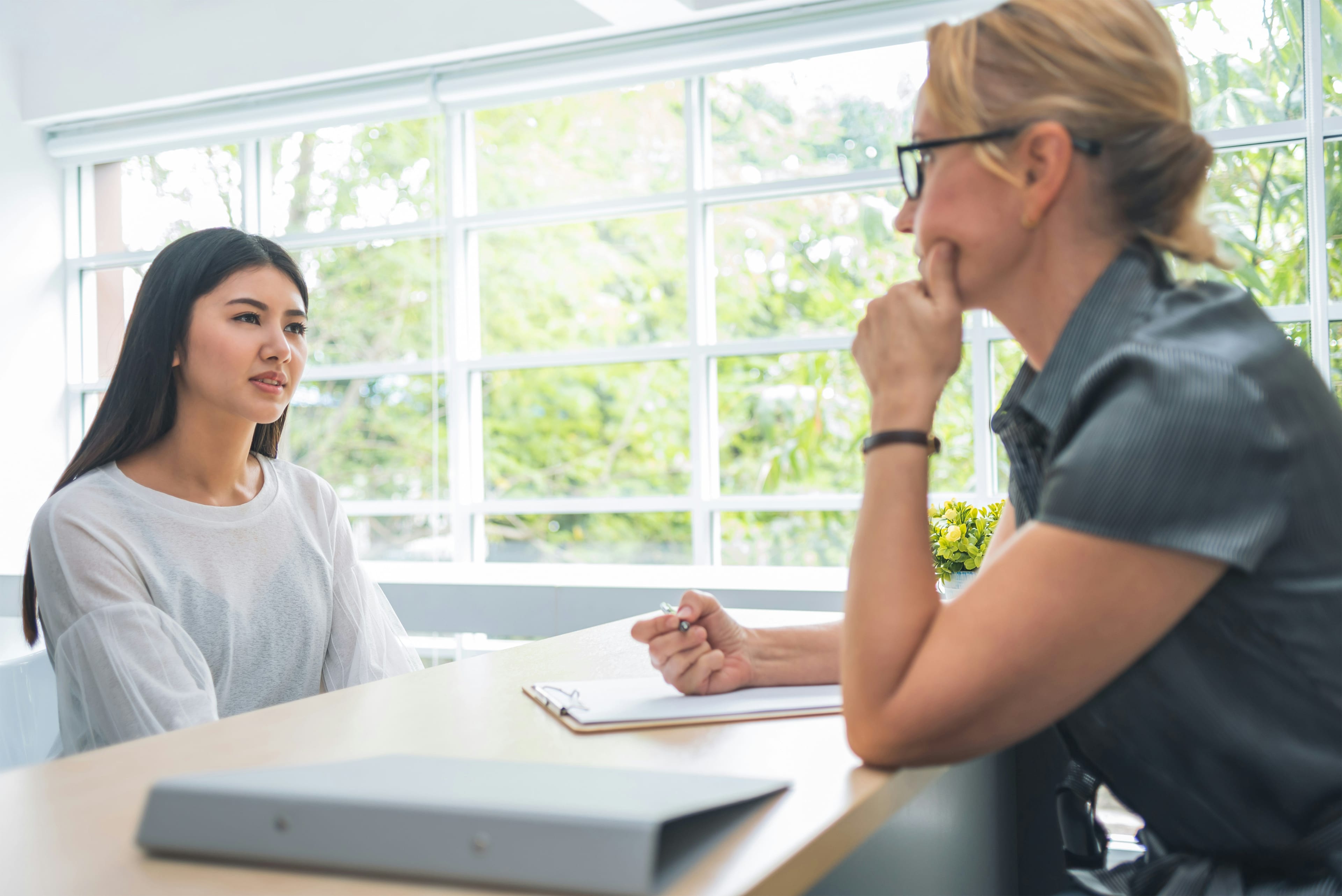 Casemanager in overleg met werkgever